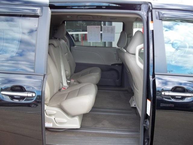 9012-toyota-sienna-2016-5328