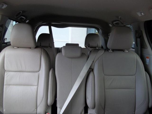 9013-toyota-sienna-2016-5328