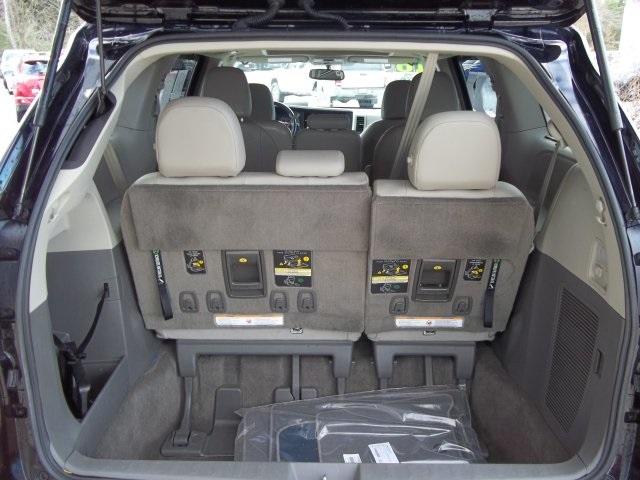 9015-toyota-sienna-2016-5328