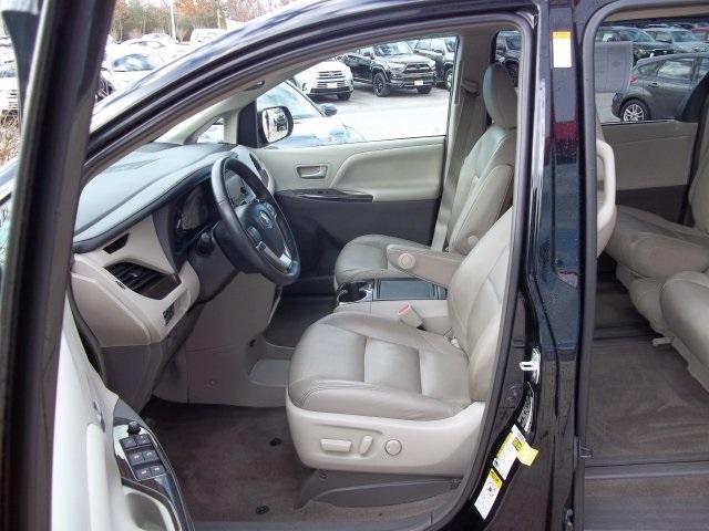 9017-toyota-sienna-2016-5328