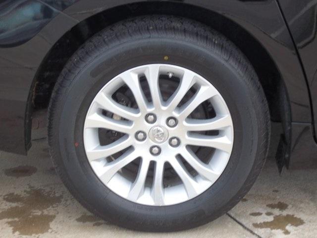 9021-toyota-sienna-2016-5328